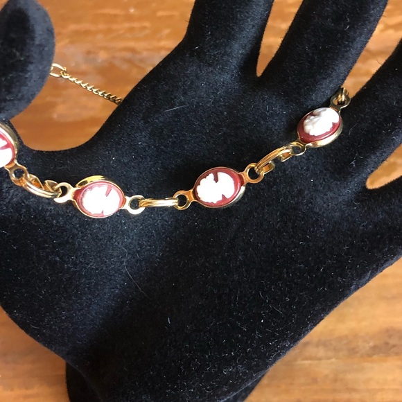 Vintage Cameo Goldtone Bracelet - Picture 6 of 9